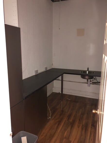 3A Brayford Sq, London for lease - Building Photo - Image 3 of 7