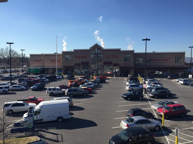 1205 Eastman, Kingsport, TN à louer - Photo du bâtiment - Image 1 de 1
