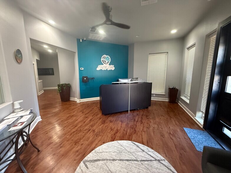 15303 Huebner Rd, San Antonio, TX à louer - Photo du bâtiment - Image 3 de 7