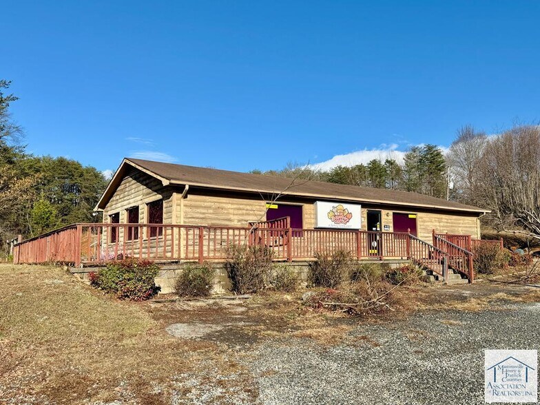 82 Saddleridge Rd, Bassett, VA à vendre - Photo du bâtiment - Image 1 de 23