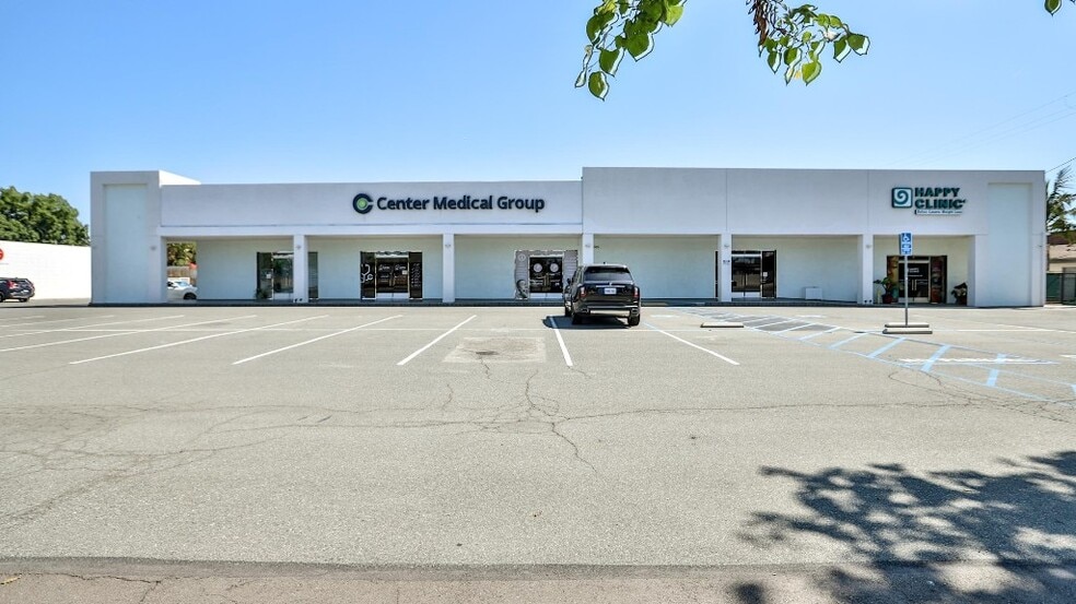 12372 Garden Grove Blvd, Garden Grove, CA for lease - Building Photo - Image 3 of 13