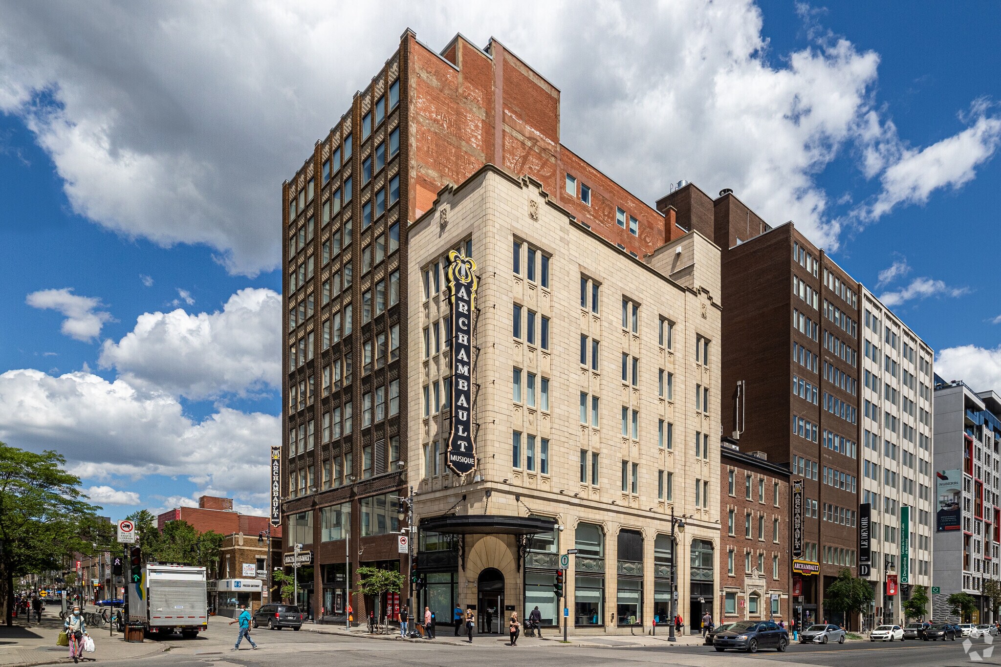 500 Rue Sainte-Catherine E, Montréal, QC à vendre Photo principale- Image 1 de 1