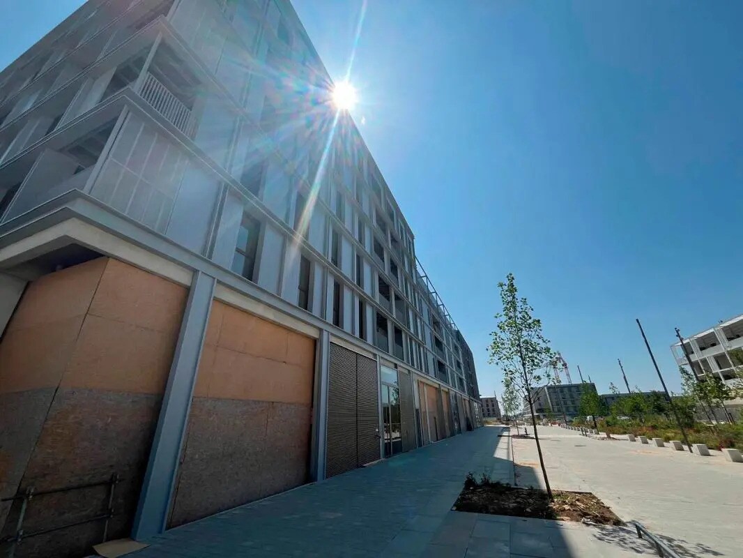 Commerce de détail dans Bussy-Saint-Georges à louer Photo du bâtiment- Image 1 de 5