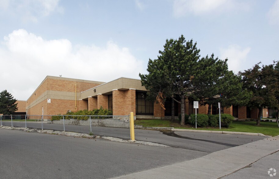 5600 Timberlea Blvd, Mississauga, ON à louer - Photo du bâtiment - Image 2 de 2