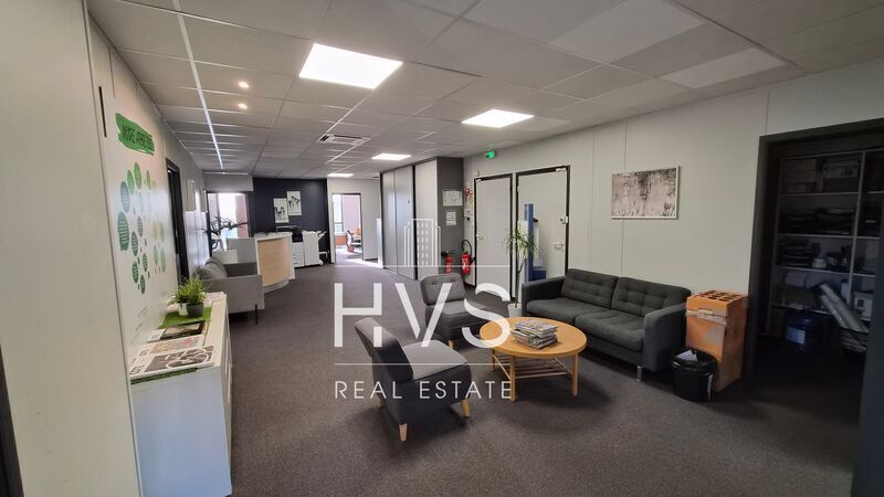 Office in Aix En Provence for lease - Interior Photo - Image 3 of 6