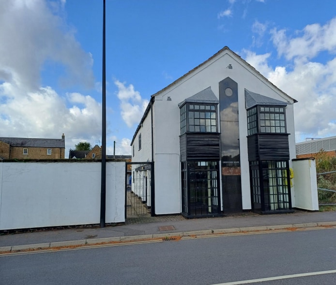 Grosvenor Rd, Whittlesey for lease - Primary Photo - Image 1 of 2