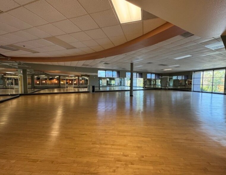 680 Hacienda Dr, Vista, CA à louer - Photo du bâtiment - Image 2 de 12