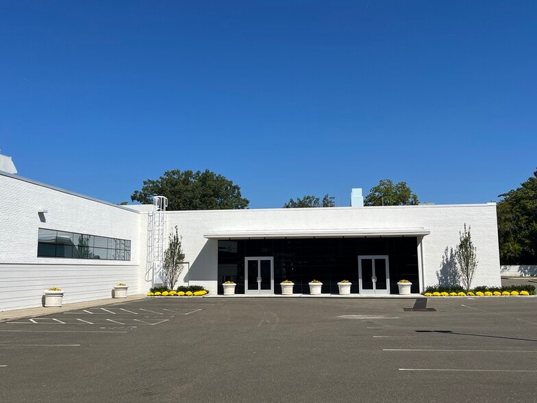 16 Old Track Rd, Greenwich, CT for lease - Primary Photo - Image 1 of 4