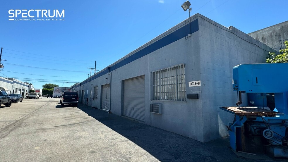 10035-10043 Canoga Ave, Chatsworth, CA for lease - Building Photo - Image 2 of 6