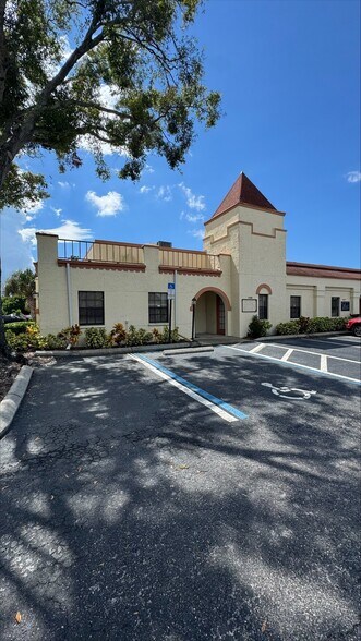 1684 N Belcher Rd, Clearwater, FL à louer - Photo du bâtiment - Image 1 de 10