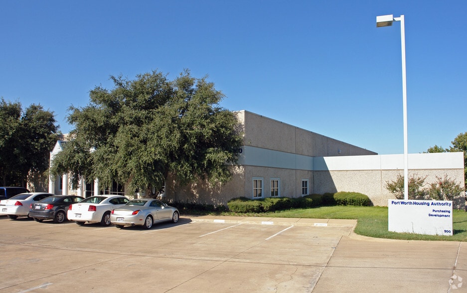 300 S Beach St, Fort Worth, TX for lease - Building Photo - Image 1 of 4