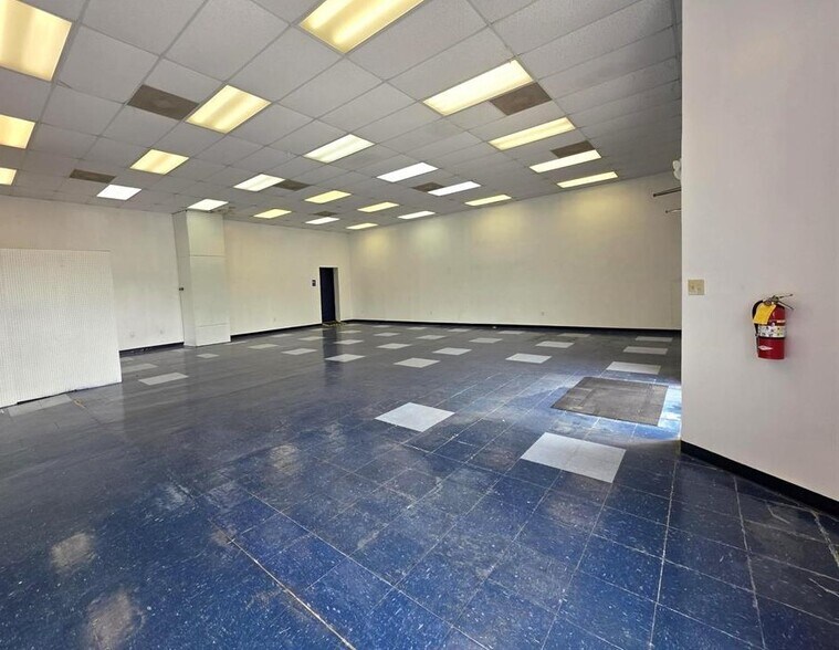 402-406 E 2nd St portefeuille de 2 propriétés à vendre sur LoopNet.ca - Photo du bâtiment - Image 3 de 7