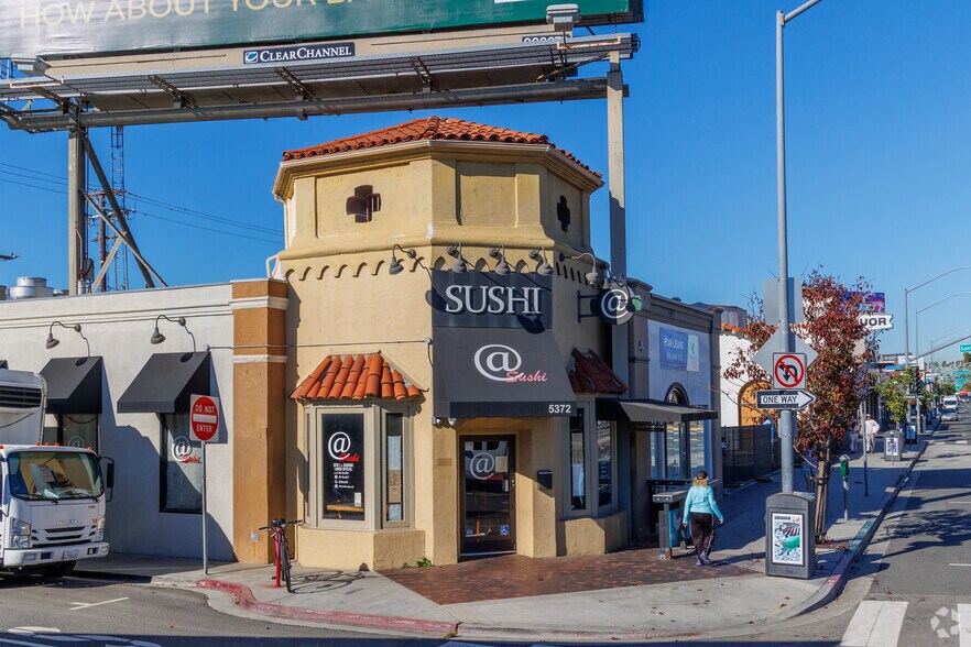 5368-5372 E 2nd St, Long Beach, CA à louer - Photo du bâtiment - Image 3 de 6