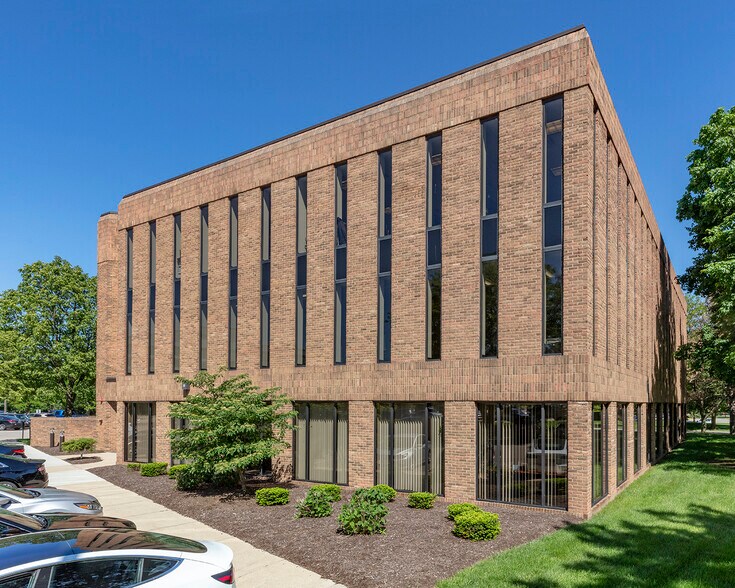 825 Victors Way, Ann Arbor, MI for lease - Building Photo - Image 3 of 9