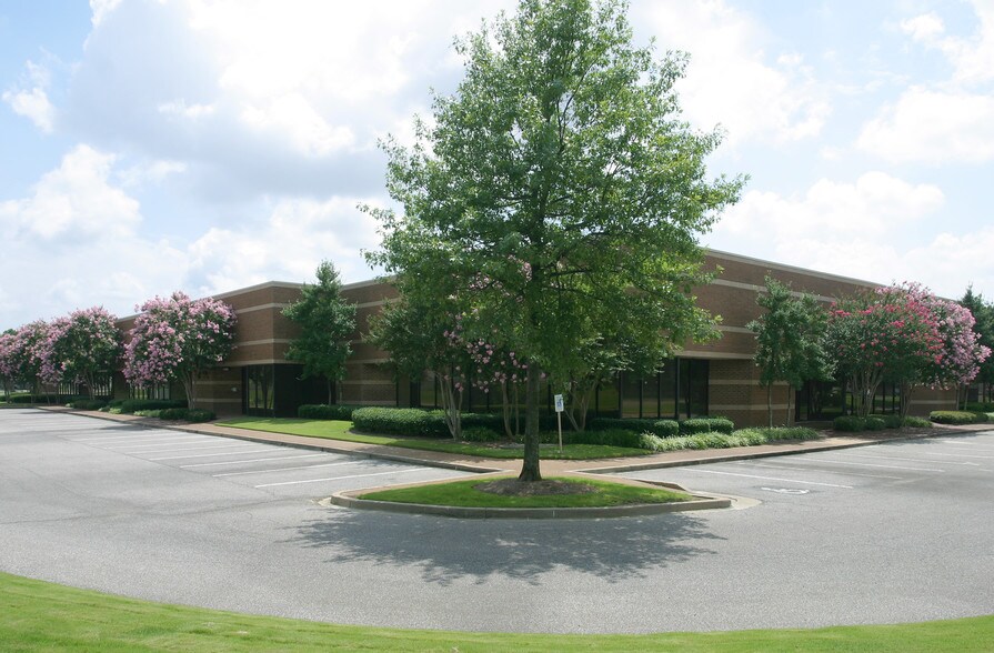 3599 Knight Rd, Memphis, TN à louer - Photo du bâtiment - Image 2 de 5
