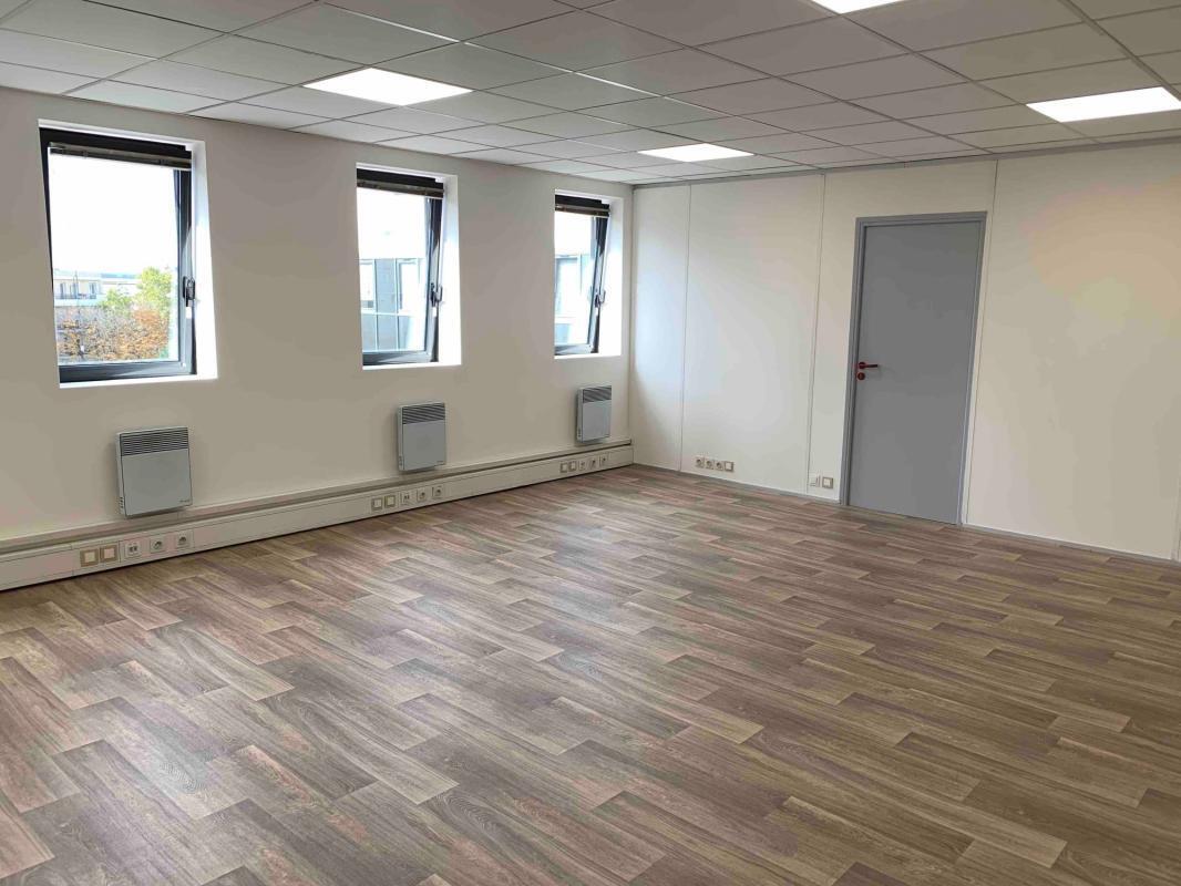 Bureau dans Nanterre à louer Photo intérieure- Image 1 de 31