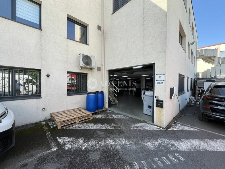 Flex in Neuilly-Plaisance for lease - Building Photo - Image 2 of 12