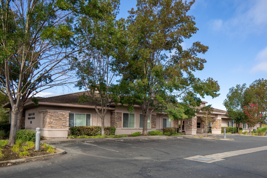 135 Camino Dorado, Napa, CA à vendre - Photo du b timent - Image 3 de 5