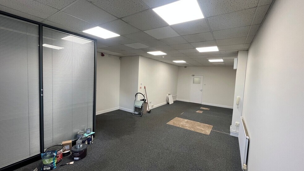 18-19 Albert Rd, Tamworth for lease - Building Photo - Image 3 of 15
