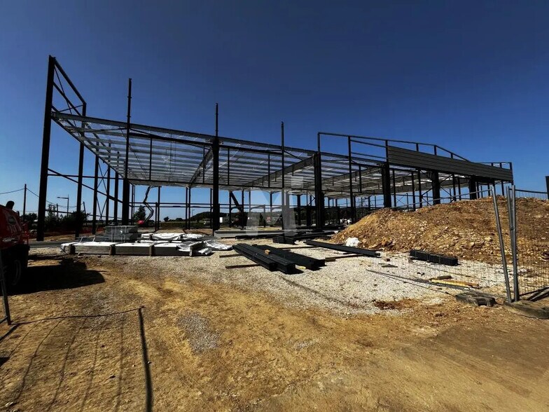 Local d'activités dans Moissy-Cramayel à vendre - Photo du bâtiment - Image 2 de 6