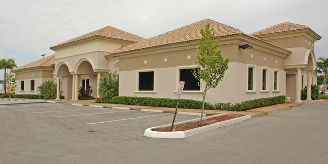 Plus de détails pour 290 SW 12th Ave, Deerfield Beach, FL - Local d'activités à louer