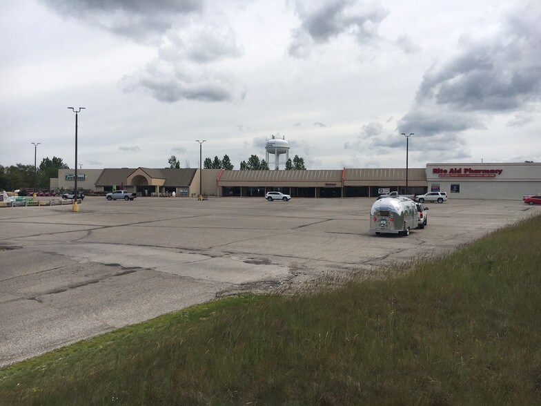 1179 US Highway 31 S, Manistee, MI à louer - Photo du bâtiment - Image 2 de 2