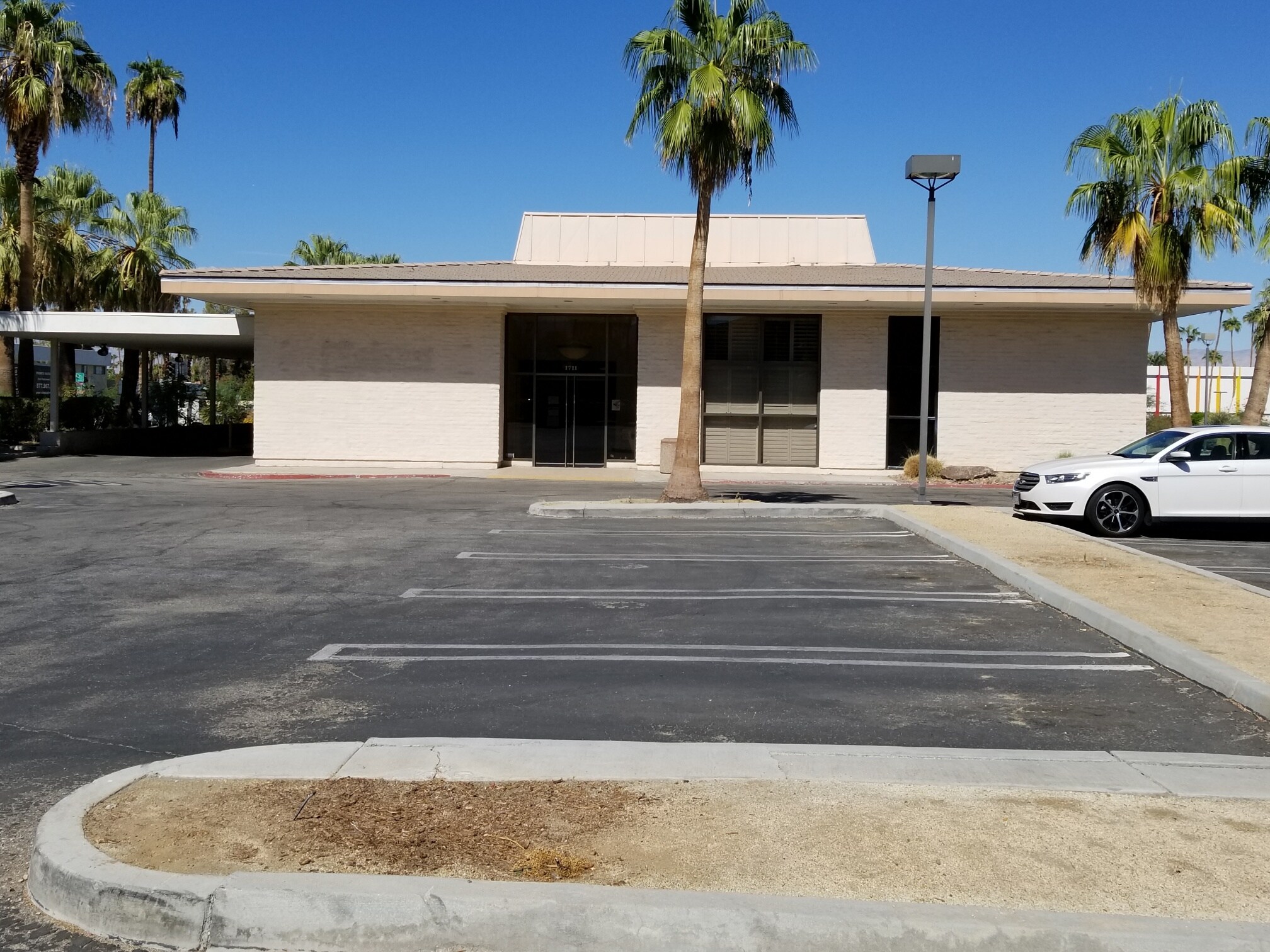 1733-1793 E Palm Canyon Dr, Palm Springs, CA à louer Photo du bâtiment- Image 1 de 1