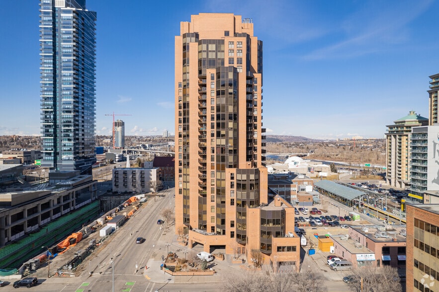 1100 8th Ave SW, Calgary, AB for lease - Building Photo - Image 3 of 33