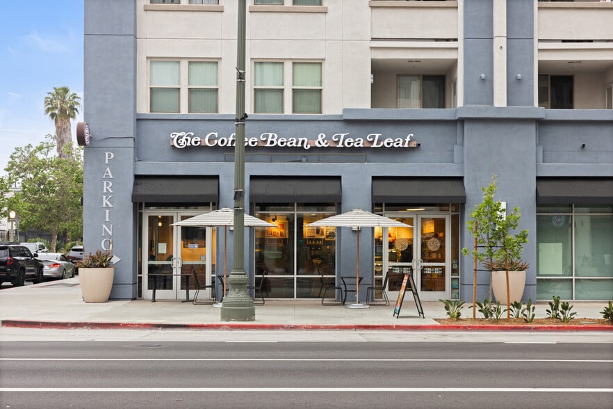 5115 Wilshire Blvd, Los Angeles, CA à louer - Photo du bâtiment - Image 2 de 6