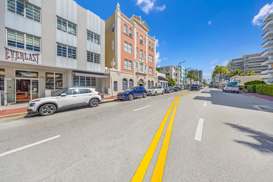 727 Collins Ave, Miami Beach, FL for lease - Building Photo - Image 3 of 26