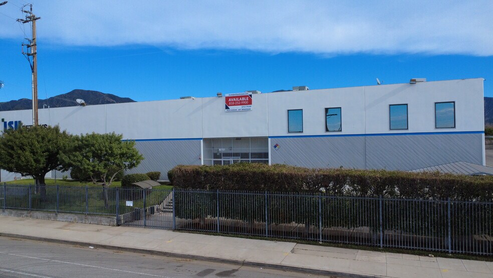 12930 Bradley Ave, Sylmar, CA à louer - Photo du bâtiment - Image 2 de 9