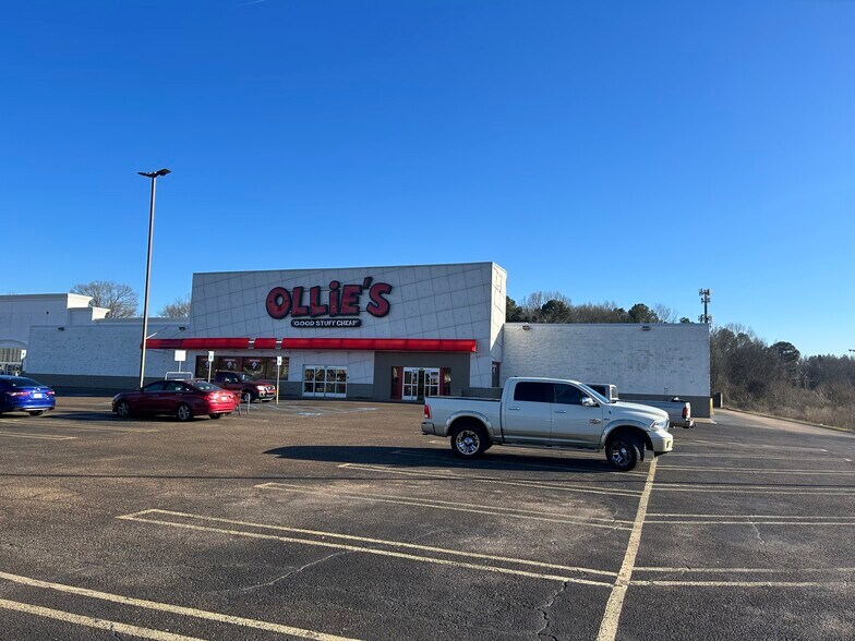 1175 E County Line Rd, Jackson, MS à louer - Photo du bâtiment - Image 2 de 8