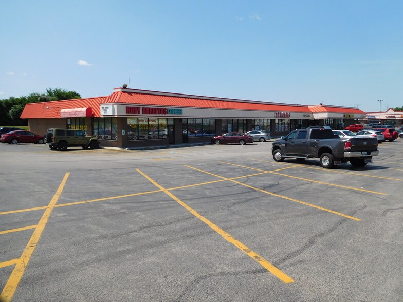 506-522 W Mondamin St, Minooka, IL à louer - Photo du bâtiment - Image 3 de 5