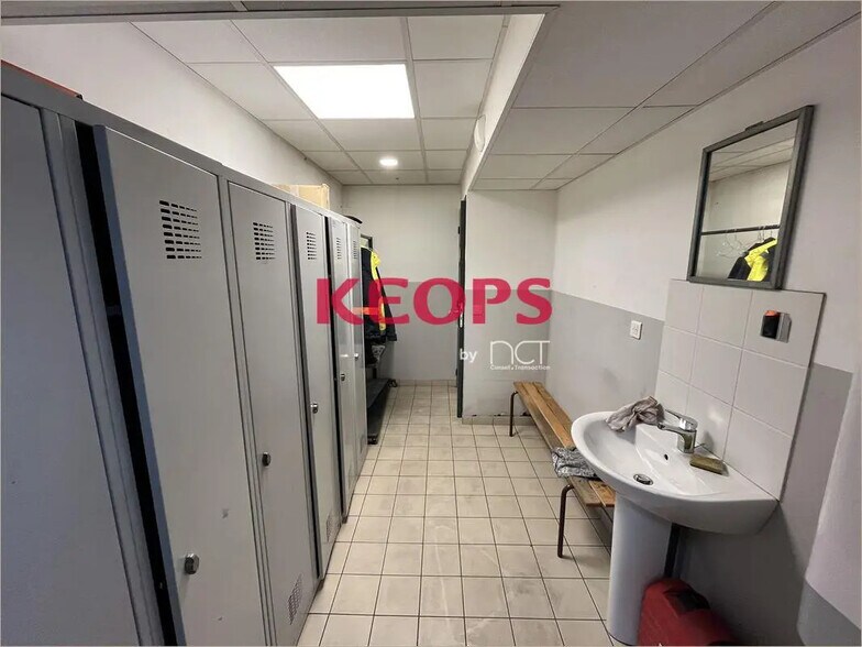 Flex in Tournefeuille for lease - Interior Photo - Image 3 of 8