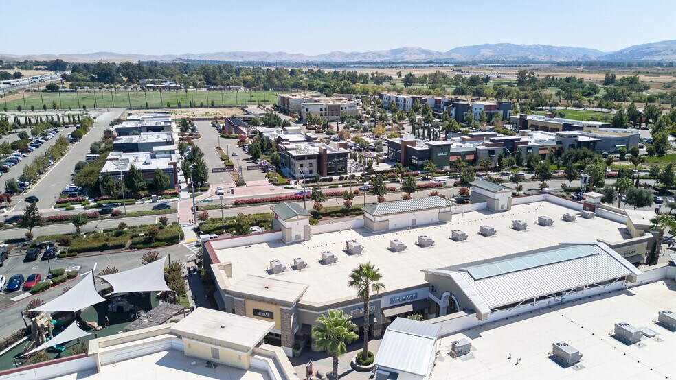 4705-4729 Livermore Outlets Dr, Livermore, CA for lease - Building Photo - Image 3 of 30