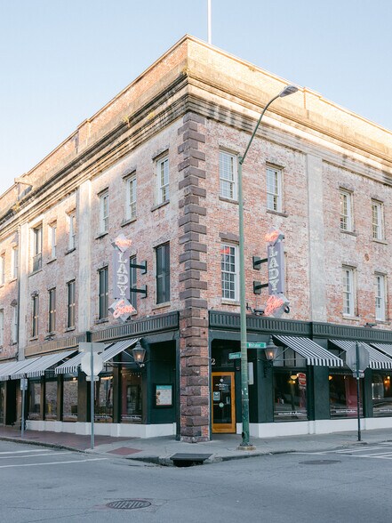 Former Paula Deen's - The Lady & Sons portefeuille de 1 propriétés à vendre sur LoopNet.ca - Photo du bâtiment - Image 3 de 13