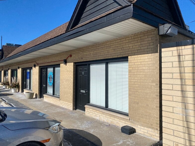 381 N York Rd, Elmhurst, IL à louer - Photo du bâtiment - Image 3 de 15