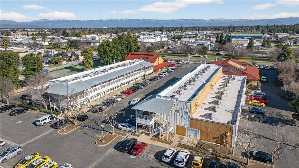 1458-1468 Clovis Ave, Clovis, CA for lease - Building Photo - Image 3 of 31