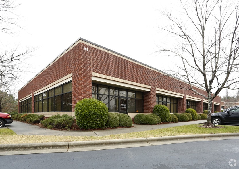 101 Towerview Ct, Cary, NC for lease - Primary Photo - Image 1 of 12
