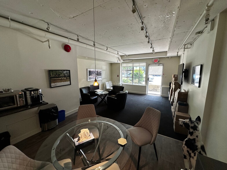 105C & 106C - 4390 Gallant Avenue portfolio of 2 properties for sale on LoopNet.ca - Interior Photo - Image 2 of 4