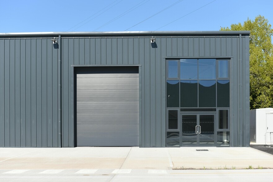 2 Garside Way, Aylesbury for lease - Building Photo - Image 3 of 4