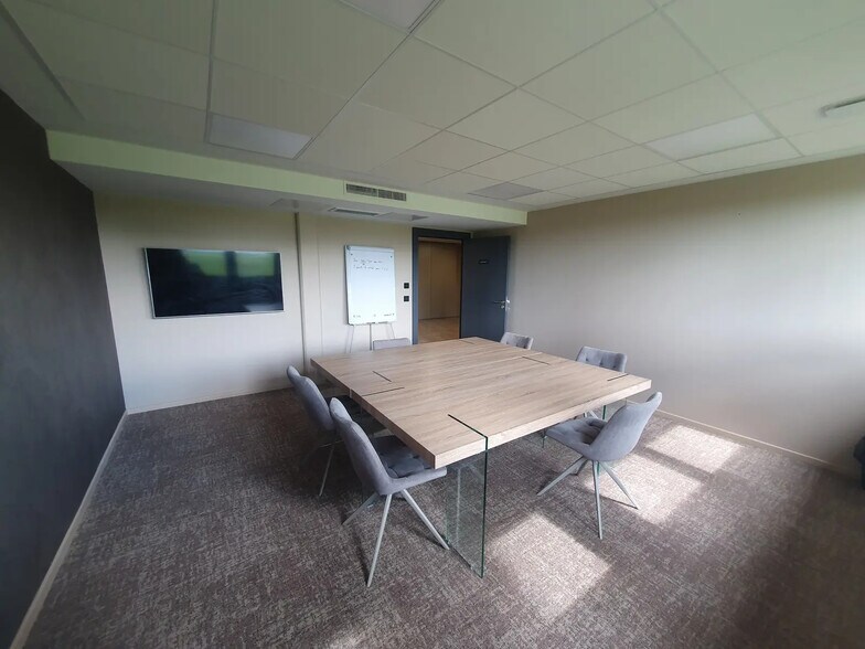 8 Rue Du Parc, Oberhausbergen for lease - Interior Photo - Image 3 of 11