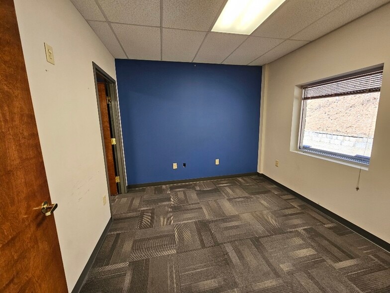 503 Oak Pl, Atlanta, GA for lease - Building Photo - Image 3 of 12