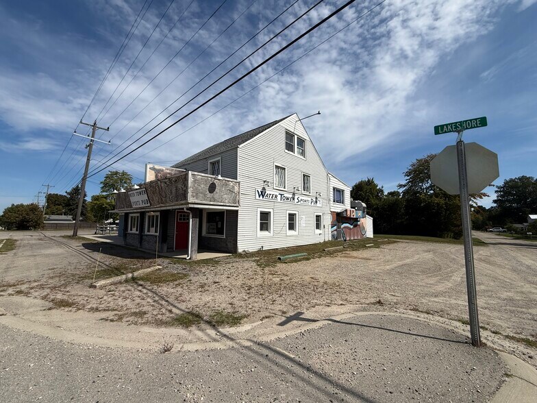 7245 Lakeshore Rd, Lexington, MI à vendre - Photo du bâtiment - Image 3 de 8