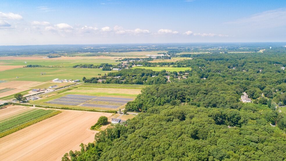 2551 Roanoke Ave, Riverhead, NY for sale - Building Photo - Image 3 of 4