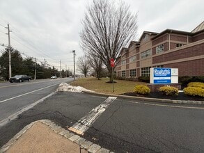 97 Cedar Grove Ln, Somerset, NJ à louer Photo intérieure- Image 1 de 12