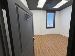 200 E Chapman Ave, Orange, CA à louer Photo intérieure- Image 2 de 6