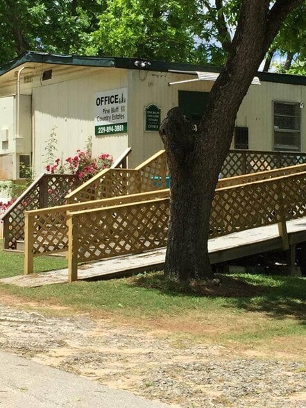 211 Pine Bluff Rd, Albany, GA for sale - Primary Photo - Image 1 of 19