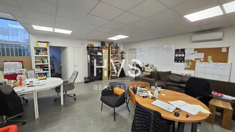 Flex in Vitrolles for lease Interior Photo- Image 1 of 5