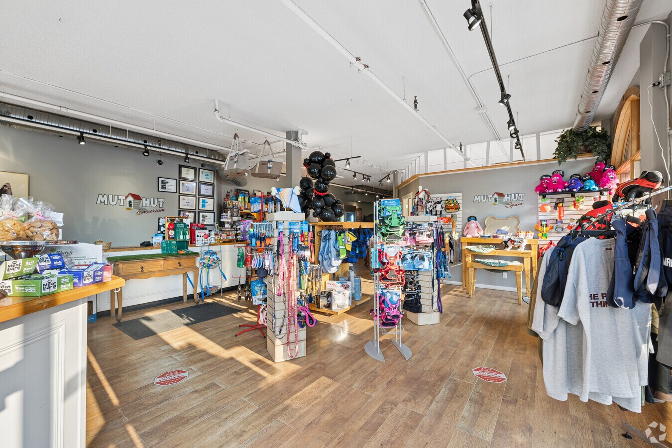 1001 6 Ave, Canmore, AB T1W 3L8 - Unit 101 -  - Interior Photo - Image 1 of 17